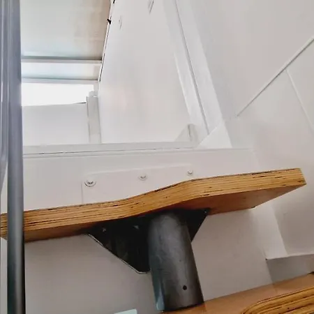 Elegant 3 Bedrooms, Wifi Free アデヘ