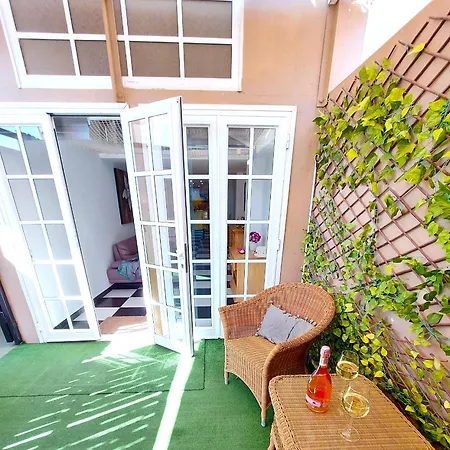 Elegant 3 Bedrooms, Wifi Free Nyaraló *