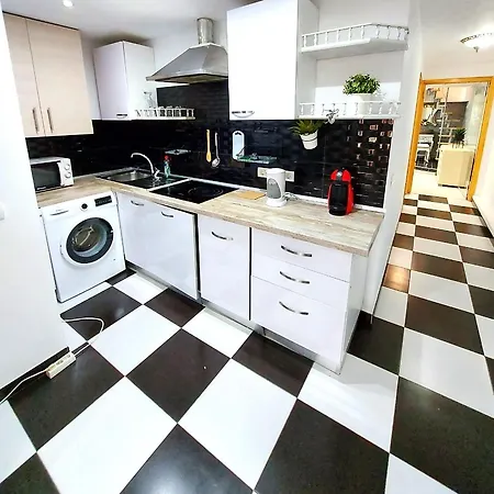 Ferienhaus Elegant 3 Bedrooms, Wifi Free