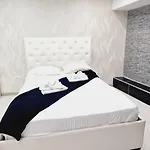 Elegant 3 Bedrooms, Wifi Free Сasa de vacaciones *