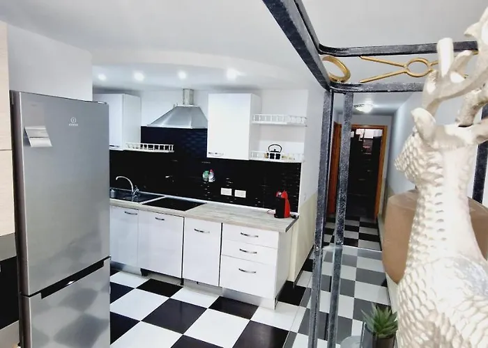 度假居 Elegant 3 Bedrooms, Wifi Free 阿德耶