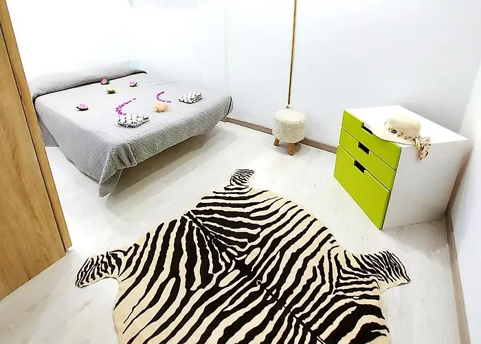 Elegant 3 Bedrooms, Wifi Free * 阿德耶